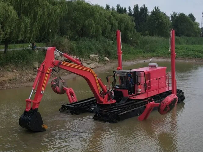 Watermaster Amphibious Dredger